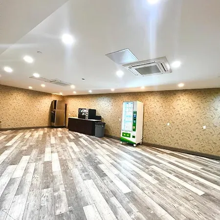 Vybe Hotel 3*
