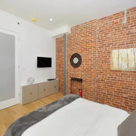 Spacious 2br 2ba In The Heart Of Midtown Manhattan Apartment