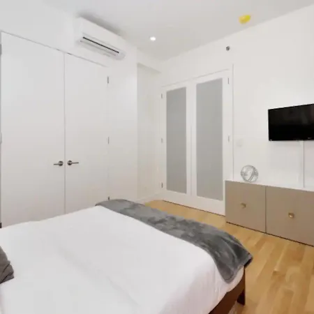 Spacious 2br 2ba In The Heart Of Midtown Manhattan Apartment