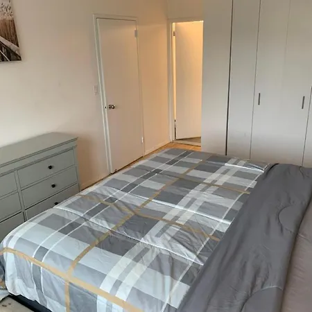 Spacious Bedroom With A Private Bathroom * New York