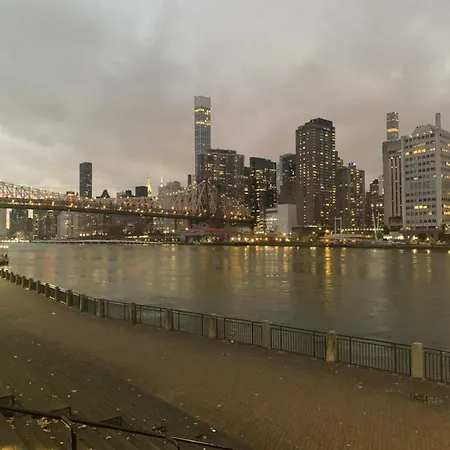 Apartment Spacious Bedroom With A Private Bathroom New York