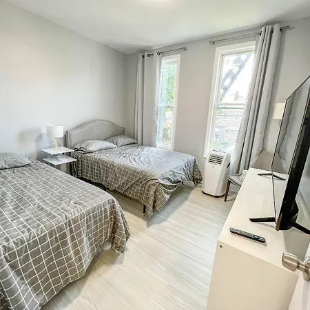 Rare Entire 2 Bedroom In *