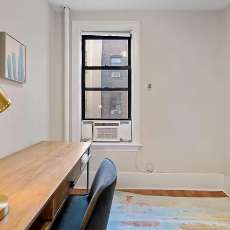 Stylish 2br With A Dedicated Workspace Apartment New York