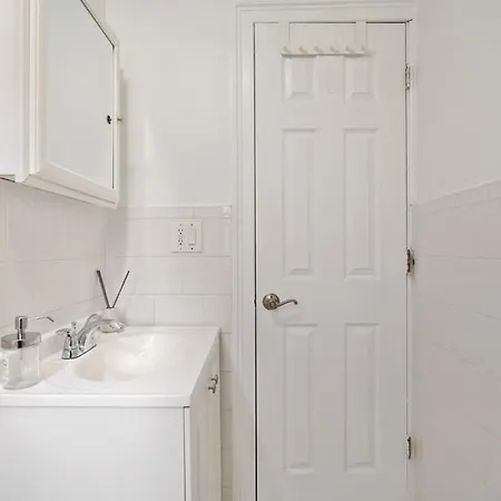 Stylish 2br With A Dedicated Workspace *