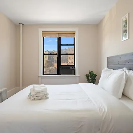 Stylish 2br With A Dedicated Workspace Apartment New York