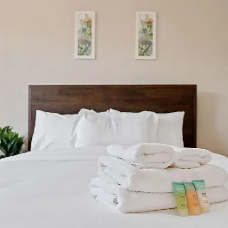 Stylish 2br With A Dedicated Workspace Apartment