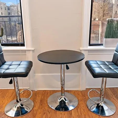 Apartment Stylish 2br With A Dedicated Workspace