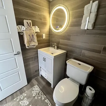Bed & Breakfast The Caz, A Modern Brooklyn Townhome With Waterfall New York