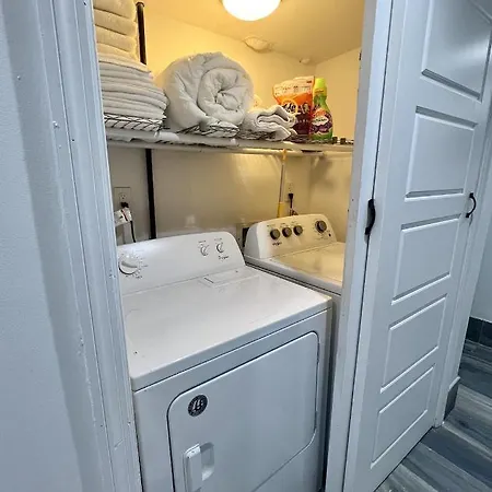Bed & Breakfast The Caz, A Modern Brooklyn Townhome With Waterfall *