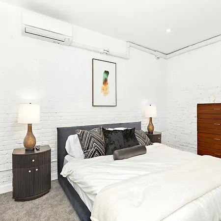 Luxurious 4 Bedroom Townhouse *