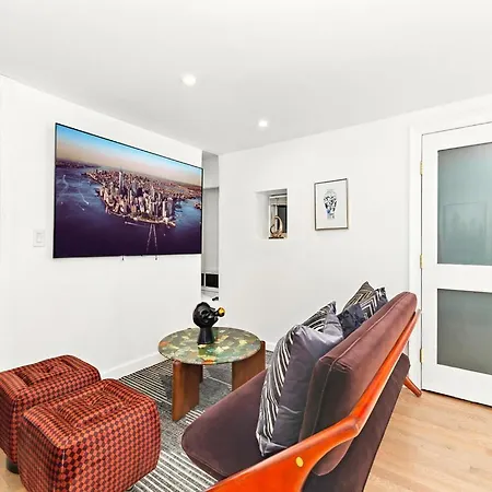 Luxurious 4 Bedroom Townhouse Holiday home New York