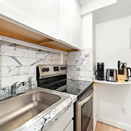 Luxurious 4 Bedroom Townhouse *