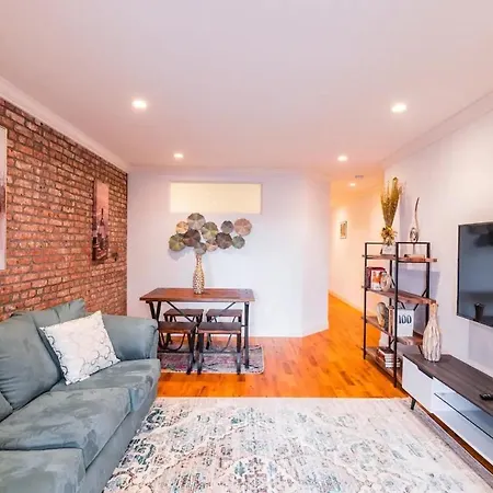 Stunning 3 Bedroom In Nyc Apartment *