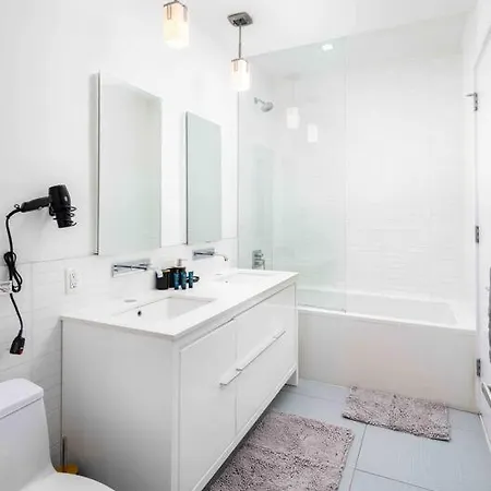 Gorgeous 2 Br/1.5 Ba Apartment *