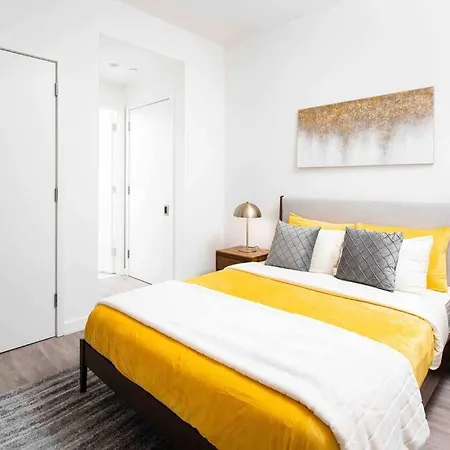 Gorgeous 2 Br/1.5 Ba