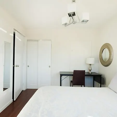 Beautiful 3 Bedroom With Private Balcony * New York