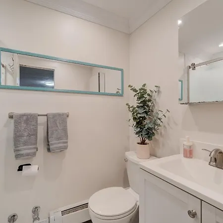Wonderful Getaway In Canarsie Brooklyn With Parking Apartment New York