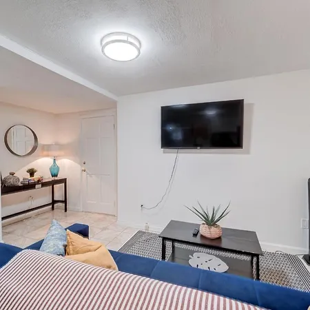 Wonderful Getaway In Canarsie Brooklyn With Parking Apartment
