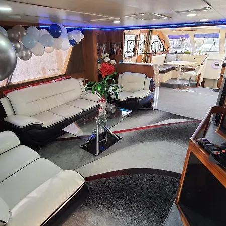 Botel Romantic @ Ocean 3-deck Yacht