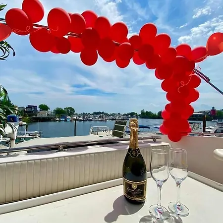Botel Romantic @ Ocean 3-deck Yacht New York