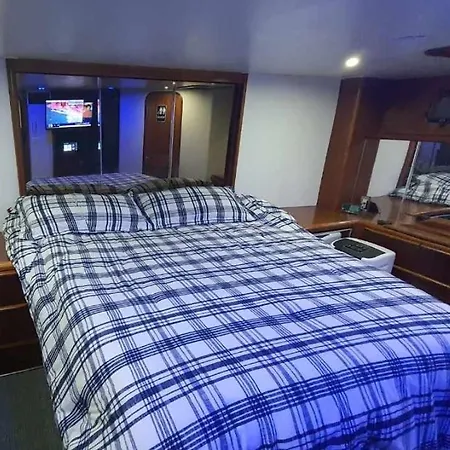 Romantic @ Ocean 3-deck Yacht