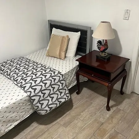 Guest house A Restful In Queens *