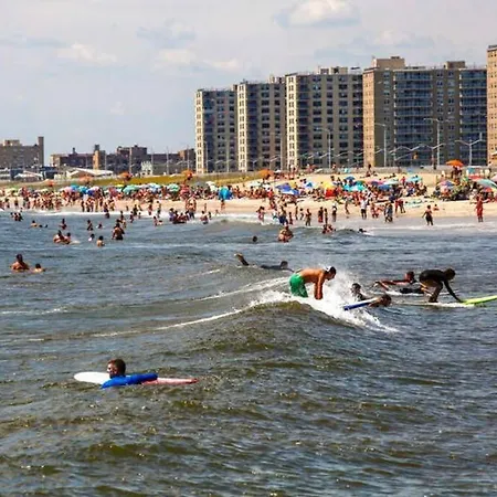 Rockaway 3 Bedroom By The Sea. Holiday home New York