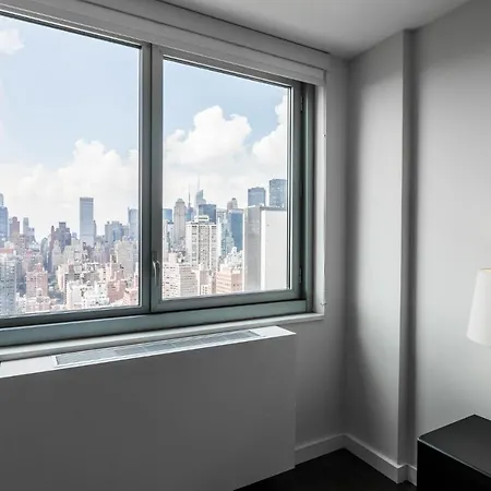 Beautiful 3 Bedroom With Private Balcony *