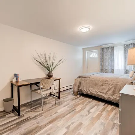 Wonderful Getaway In Canarsie Brooklyn With Parking *