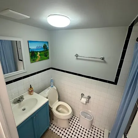 Guest house Bright, Light, Airy Private Close To Metro And Times Square