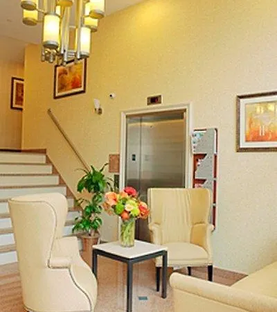 Western Arena Hotel 3*