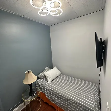 Apartment Super Spacious 7 Bedroom. Great For Group Getaway! New York