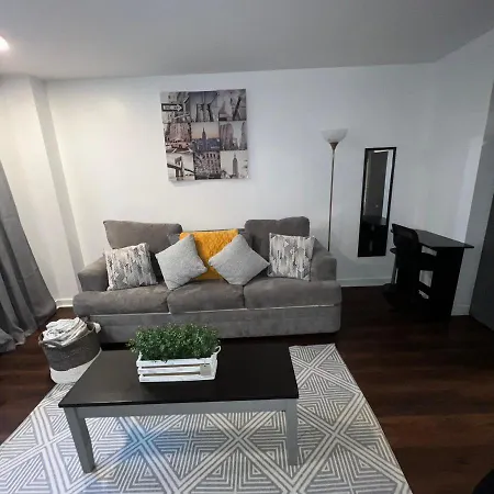 Cozy 1 Bedroom With Outdoor Patio Space *