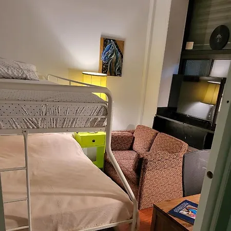 Super Spacious 7 Bedroom. Great For Group Getaway!