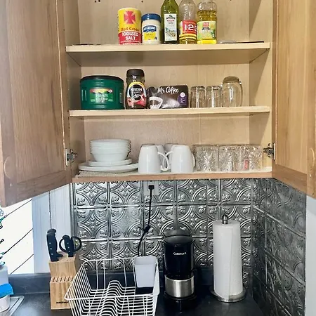 3 Bedrooms 1 Bath Apt, 10 Min To Manhattan! Apartment *