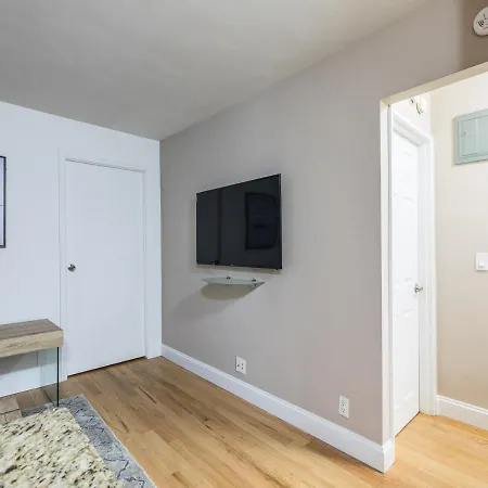 Exotic 2 Bedroom At Upper West Side Apartment *