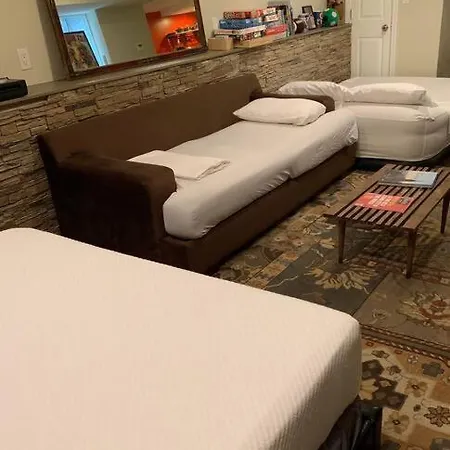 Apartment **spacious Basement W/private Entrance**