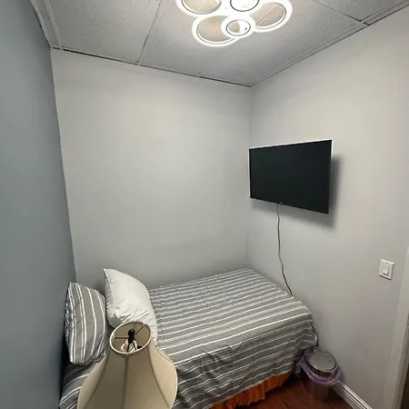 Super Spacious 7 Bedroom. Great For Group Getaway! * New York