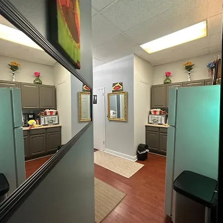 Super Spacious 7 Bedroom. Great For Group Getaway! Apartment *
