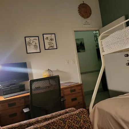 Super Spacious 7 Bedroom. Great For Group Getaway! Apartment