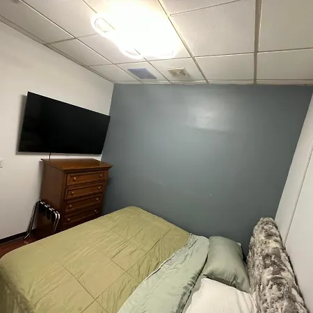 Super Spacious 7 Bedroom. Great For Group Getaway! Apartment *