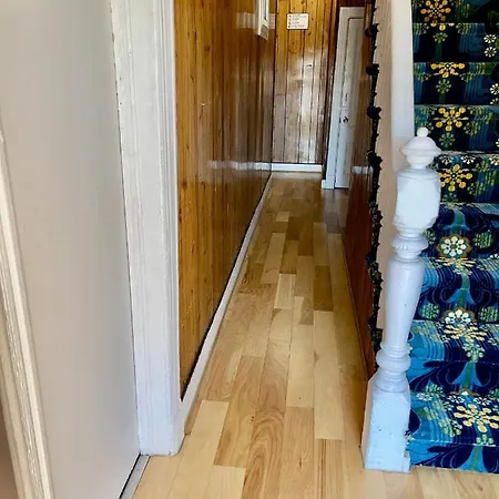 3 Bedrooms 2 Stops To Manhattan Apartment New York