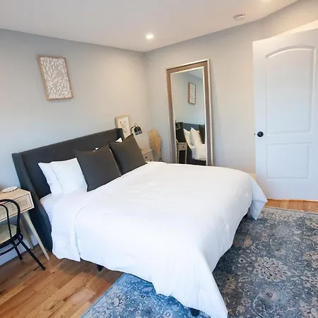 Alafia- Cozy Jfk Area - Is A Hosted Meaning The Host Live On Site Apartment New York