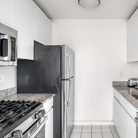 Ues 2br W Elevator Doorman Gym Nr Park Nyc-1072