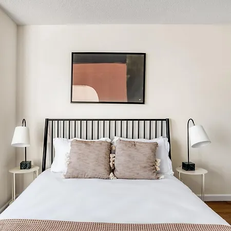 Ues 2br W Elevator Doorman Gym Nr Park Nyc-1072 Apartment New York