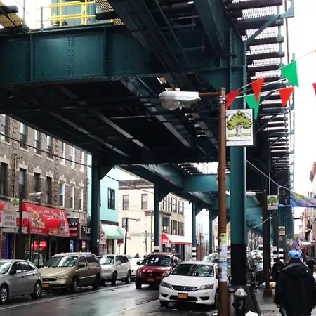 Cozy 1 Bedroom With Outdoor Patio Space New York