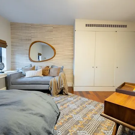 Apartment E10-3 3br Designer Townhouse *