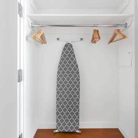 Midtown 1br W Doorman Gym Nr Theater District Nyc-595 New York