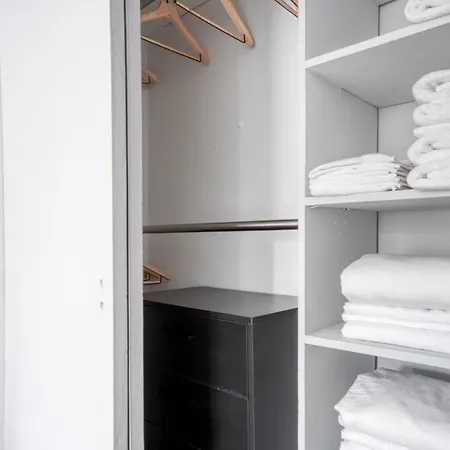 Lenox Hill 2br W Elevator Doorman Nyc-1012 *
