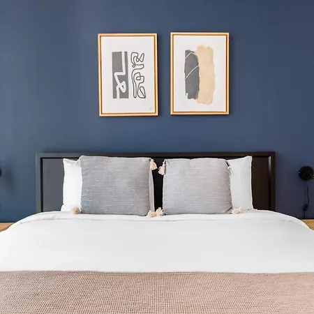 Midtown 1br W Doorman Gym Nr Times Sq Nyc-697 *